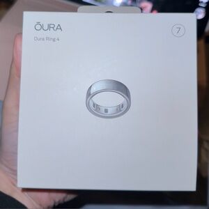 Oura Ring 4 Silver size 7 NWT